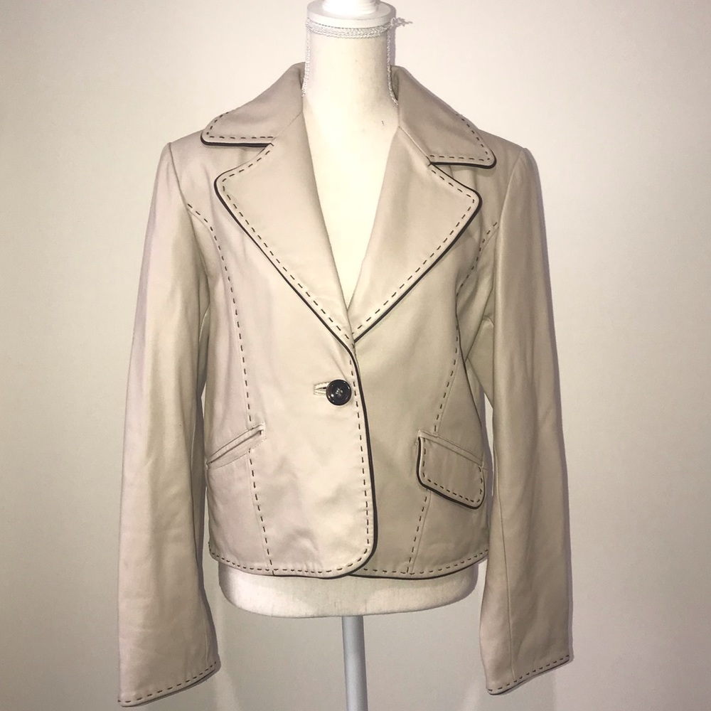 Beautiful waist hugging Wilson’s Leather Tan/Brown 100% Leather Jacket!✨